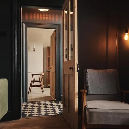 別荘 Contemporary Yet Cosy And Characterful In Rural Village Setting