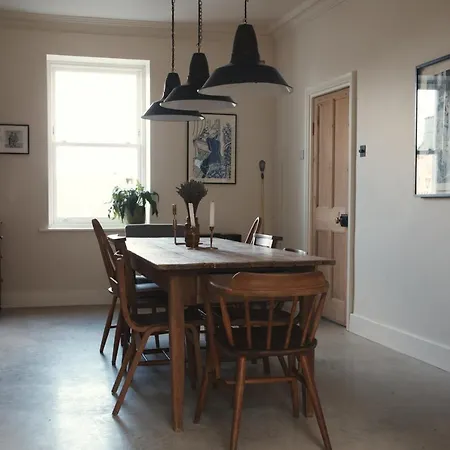 Contemporary Yet Cosy And Characterful In Rural Village Setting 別荘 *