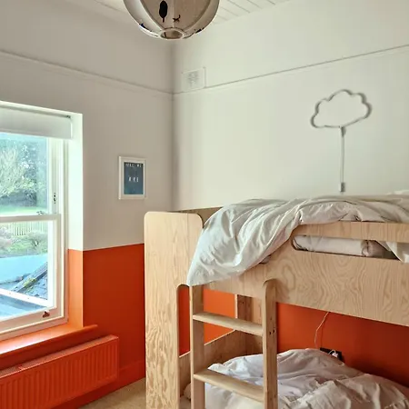 別荘 Contemporary Yet Cosy And Characterful In Rural Village Setting *